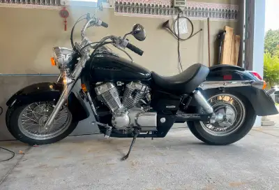 Only 12,000 km, runs great—rode it last summer with no issues. Upgraded Vance & Hines exhaust, leath...
