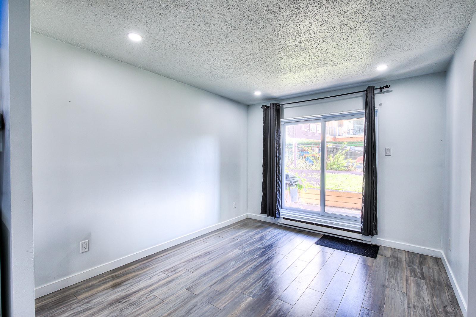 Condo en VENTE À Laval 3 1/2 - 239,000$ — photo 3