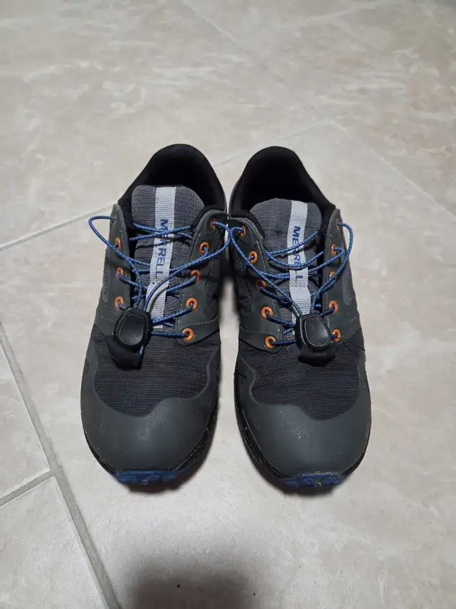 Souliers de randonnée pour garçon grandeur 4 (Merrell) in Kids & Youth in Laval / North Shore - Image 5