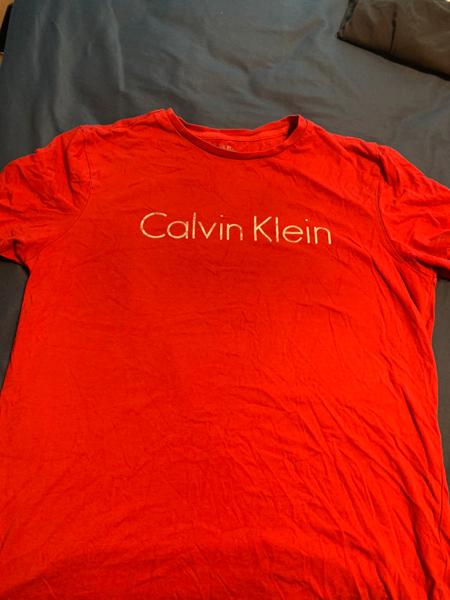 Calvin Klein shirt dans Hommes  à Hamilton