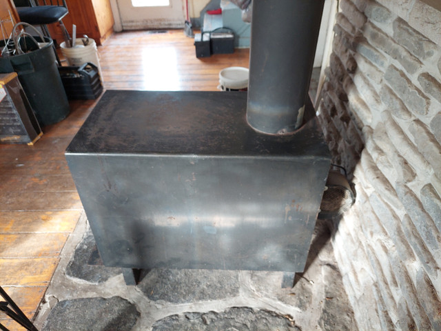 Lakewood wood stove in Fireplace & Firewood in Kingston - Image 3