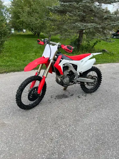 2017 crf250r that starts first kick and runs great, has Renthal bars, tusk impact rims and arc clutc...