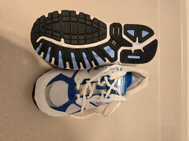 New Balance running shoes (size 8 extra wide) in Women's - Shoes in Ottawa - Image 2