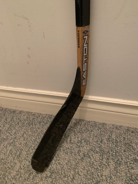 Kid's Hockey Sticks - Right handed blade  (Used Condition) in Hockey in City of Toronto - Image 4