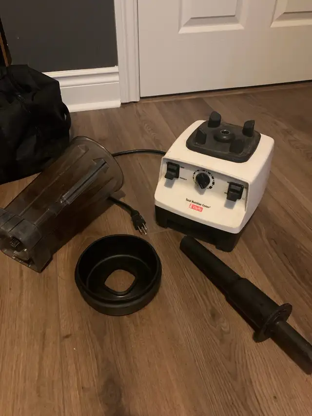 Vitamix - variable speed in Processors, Blenders & Juicers in City of Toronto - Image 3