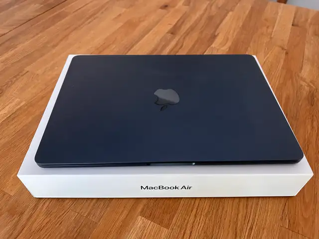 MacBook Air M2 Like-NEW (with WARRANTY) in Laptops in Oakville / Halton Region - Image 3