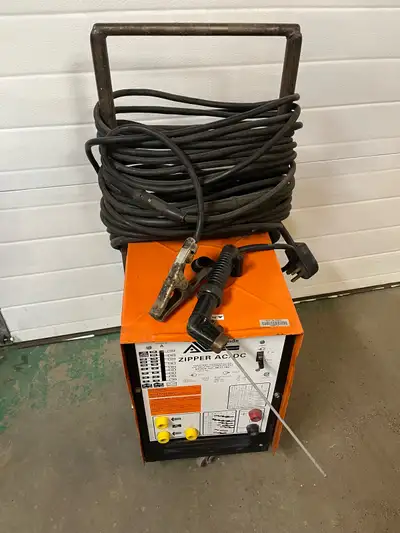 Acklands Zipper AC/DC Constant Current Arc Welding Power Source, 230 amp 230 Volt Good working condi...