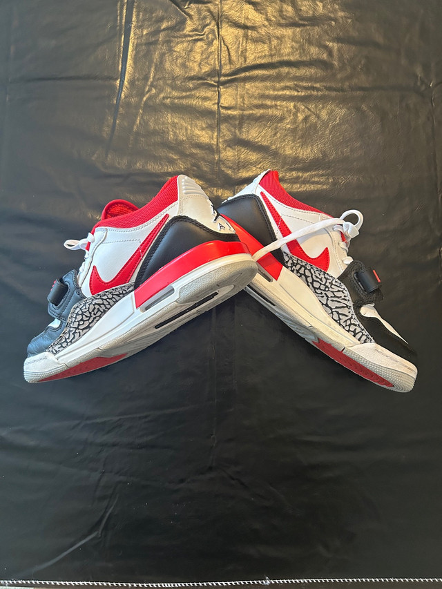Air Jordan legacy 312 boys size 7 in Kids & Youth in St. Catharines - Image 3