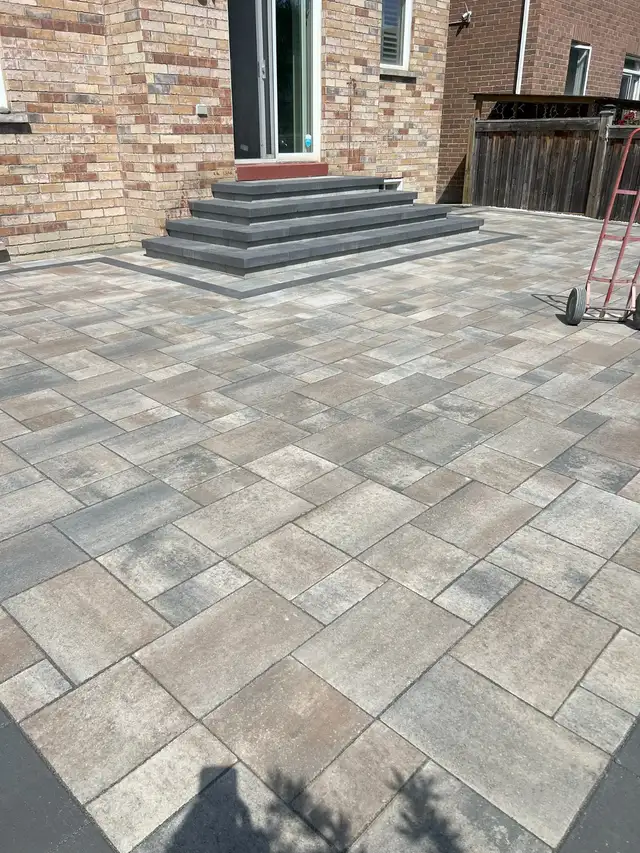J&L Interlocking Landscaping Grass Wooden Fence Retaining Wall in Interlock, Paving & Driveways in City of Toronto - Image 4