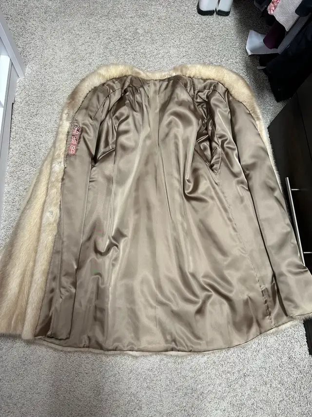 Beautiful Lavender Mink Fur Coat in Women's - Tops & Outerwear in Strathcona County - Image 6