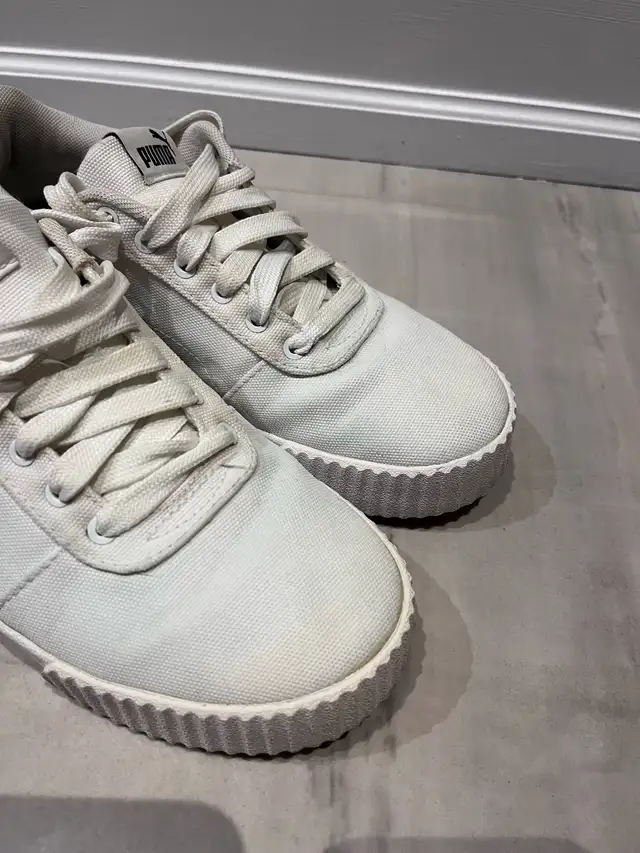 Women’s White Puma Shoes  in Women's - Shoes in Hamilton - Image 6