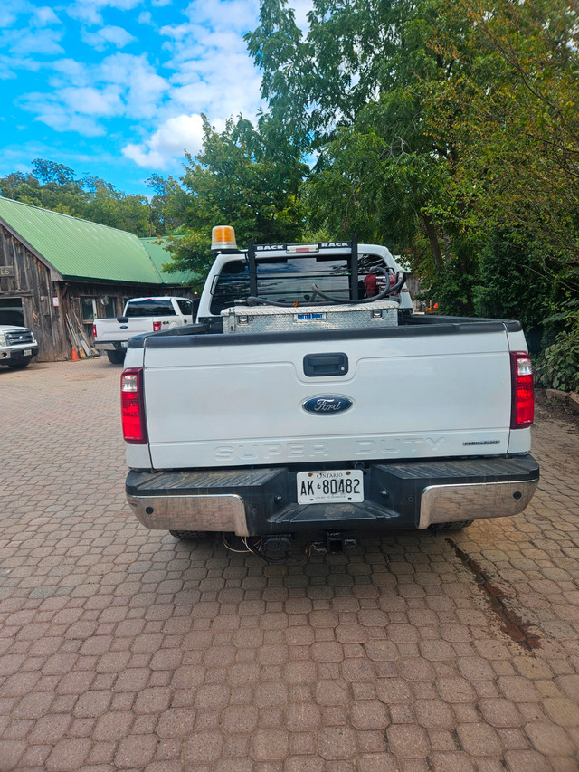 2015 Ford F250 Crew Cab Low kilm, Western plow in Cars & Trucks in Hamilton - Image 3