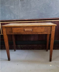 Single Drawer Wooden Desk