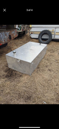 Checker plated fuel tank 