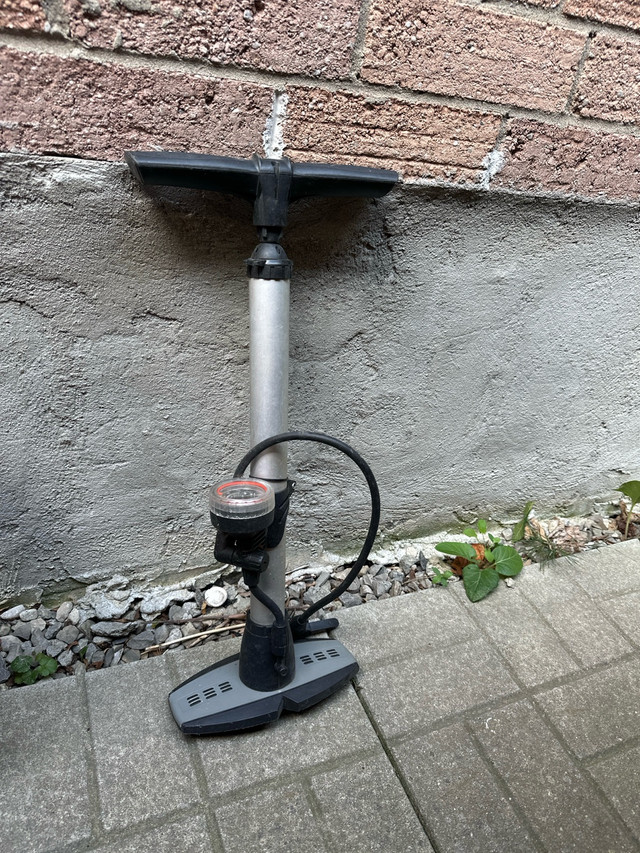 Bike Pump in Other in Mississauga / Peel Region - Image 2