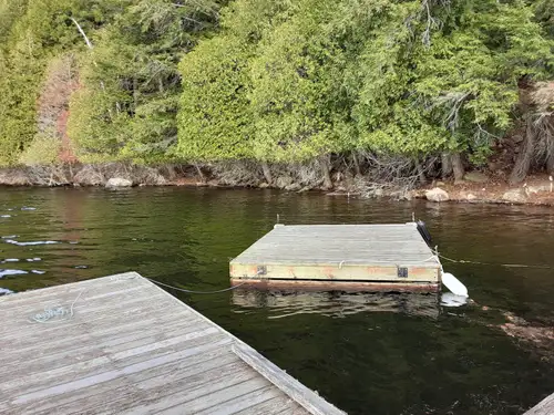 Solid wooden floating raft / floating dock in good condition. Size: 10 x 12 ft A bracket for a swim...