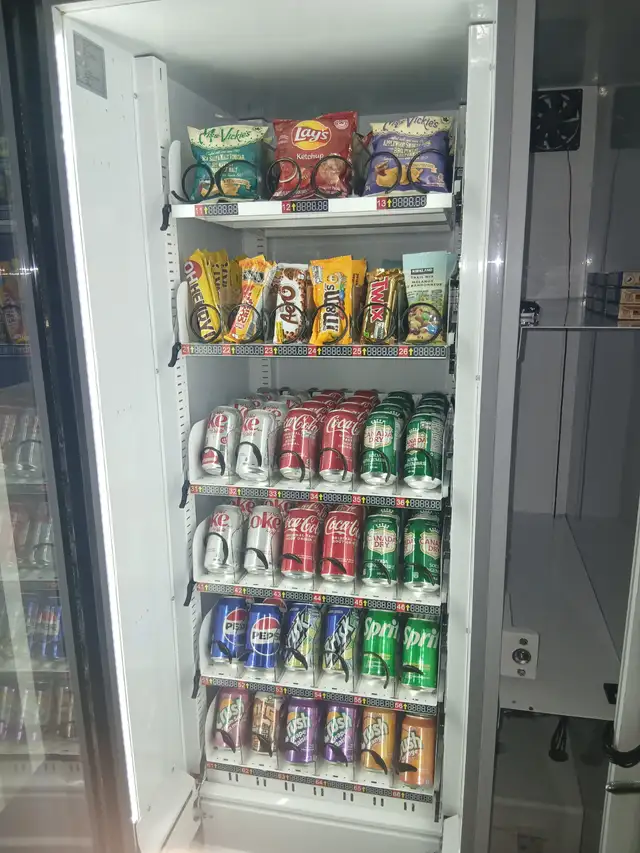 Vending machine 3 wide with location. 200 count. 4k obo.