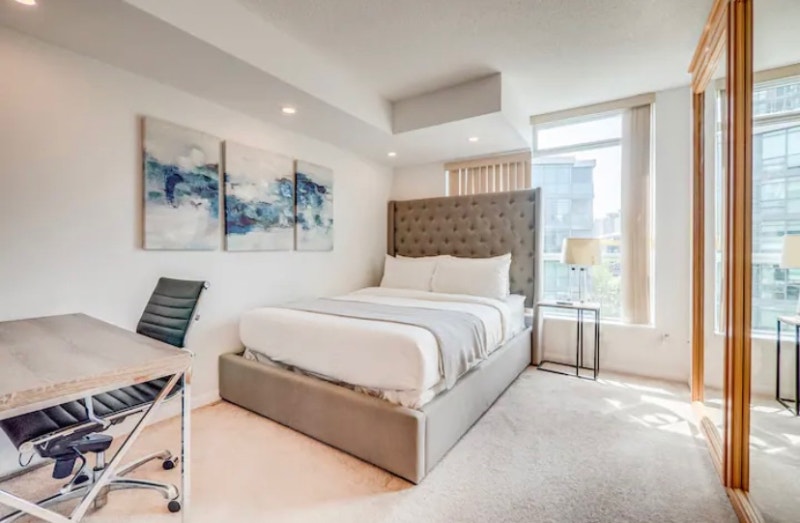 2 Bedroom Downtown Toronto Condo Unit For Rent! Short Term Rentals