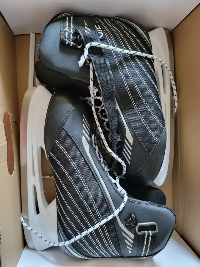 VIC H11VSHS Recreational Ice Skates in Skates & Blades in City of Montréal - Image 2