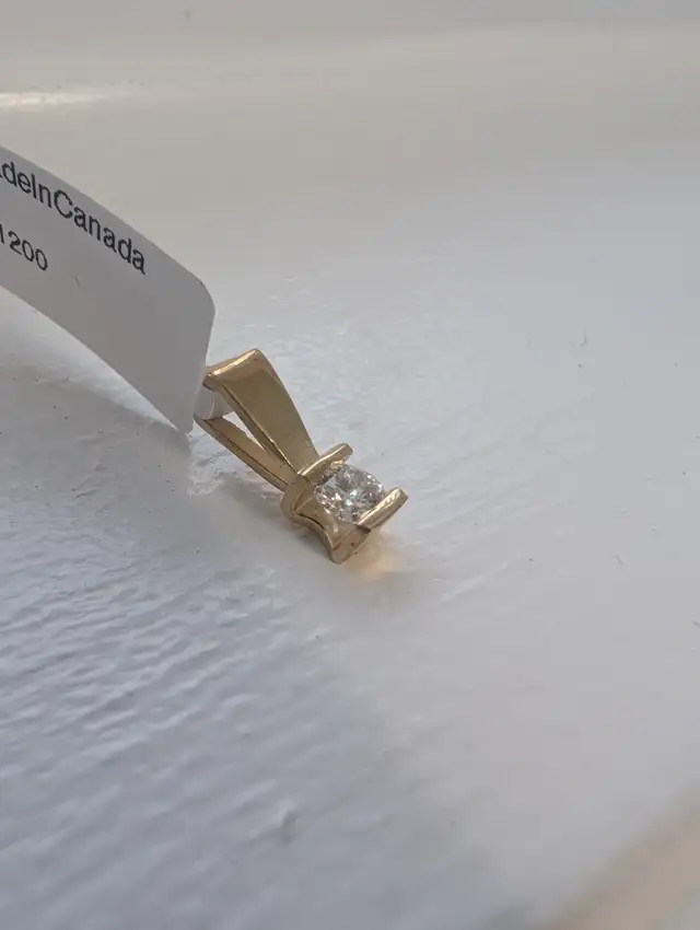 Brand New 14K Yellow Gold Diamond Pendant For Sale in Jewellery & Watches in London - Image 10