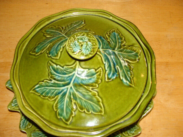 Soupière avec assiette, en céramique de couleur vert,Calif USA dans Art et objets de collection  à Laval/Rive Nord - Image 2