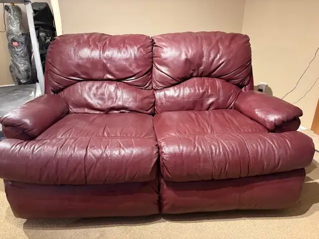 Loveseat and Recliner Chair Set in Couches & Futons in Edmonton - Image 2
