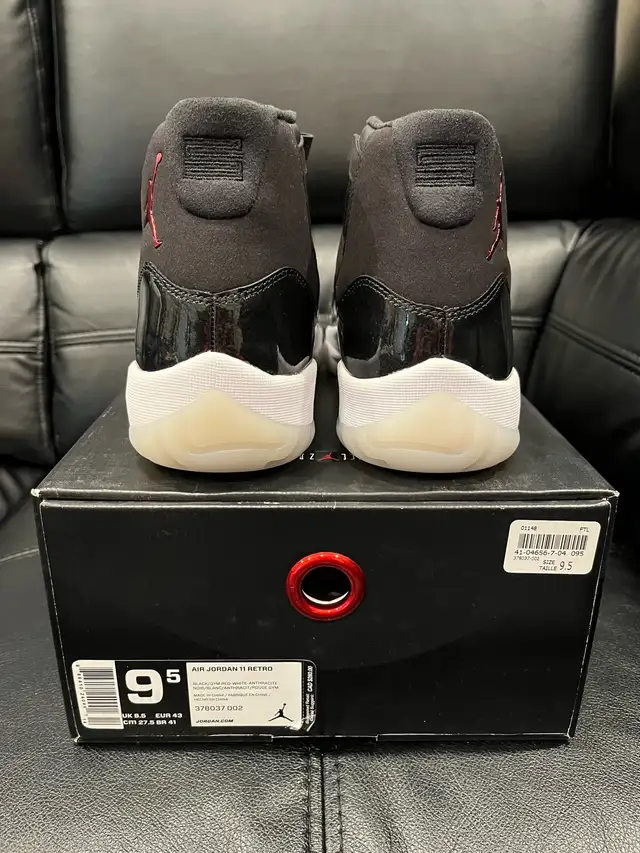 Air Jordan 11 Retro • 72-10 • Size 9.5 in Men's Shoes in City of Toronto - Image 3