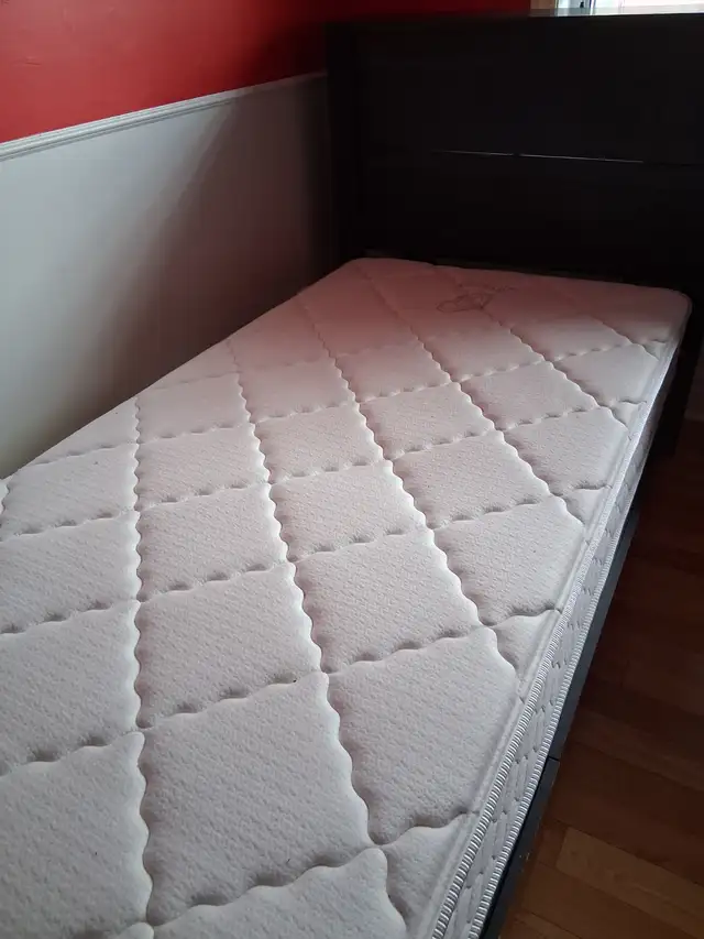 Lit enfant avec matelas et beaucoup de rangement in Beds & Mattresses in Longueuil / South Shore - Image 3