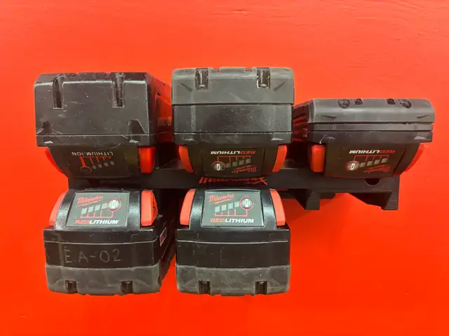 Milwaukee M18 Battery Wall Mount 4/6 Batteries Optional Packout in Power Tools in Markham / York Region - Image 2