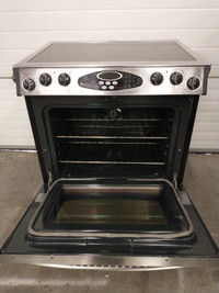 -- Slide-in Maytag Stove, clean, convection, E5 self cleaning