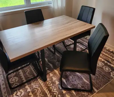 Table à manger + 4 chaises, View more