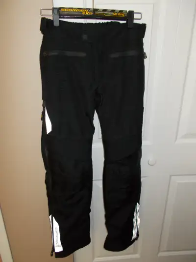 Scorpion riding pants with liner for women. Size XS