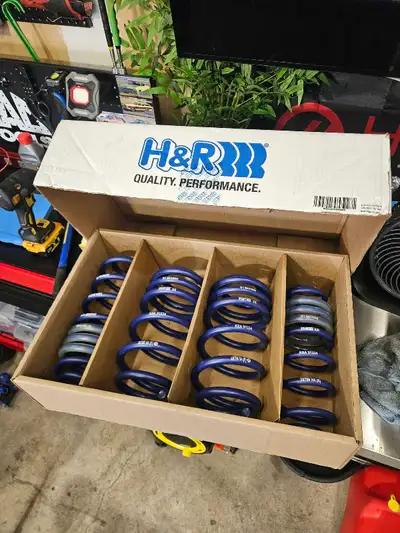 Great condition springs for sale. Fits Porsche Macan without air suspension. Check part numbers. Thi...