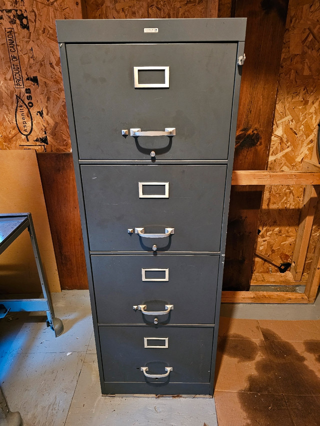 4 drawer filing cabinet in Bookcases & Shelving Units in Ottawa