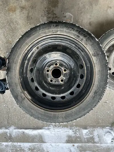 205/55/r16 Michelin x ice winter tires off a Honda Civic. Rims are in excellent condition 5x114.3mm...