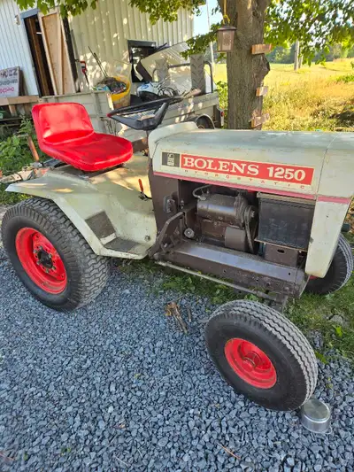 1250 Bolens tractor , View more