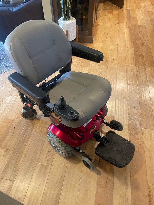 Jazzy Select Mobility Chair in Health & Special Needs in Lethbridge