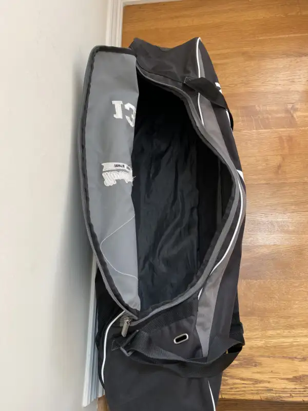 Easton bag in Baseball & Softball in Markham / York Region - Image 5