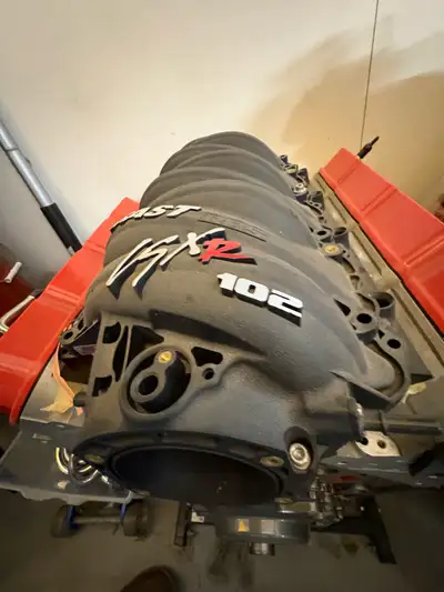 Fast 102 intake for rectangular port heads , throttle body , 65 lb injectors and fuel rail kit . All...