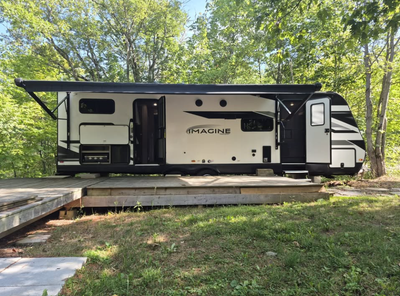 ***SOLD PENDING INSPECTION*** For sale is our excellent condition, travel trailer at beautiful Hidde...