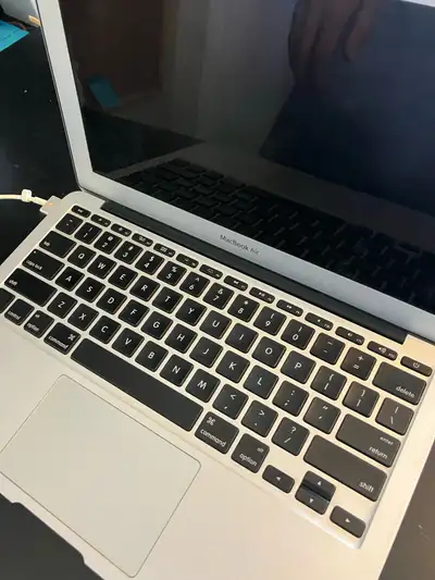MacBook Air (2012) - 8gb - 60gb - 11 inch screen , View more