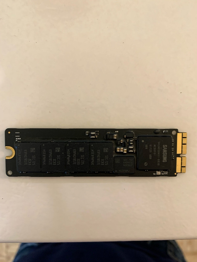 512GB Apple SSD model numberMZ-JPV512S/0A4 in System Components in Laval / North Shore - Image 2
