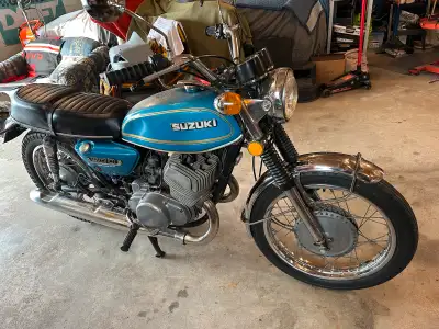 1974 Suzuki T 500 Titan. TWO STROKE twin. Starts and runs great, no leaks or rips. Orig paint and ch...