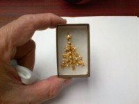 Vintage Christmas Tree Brooch.