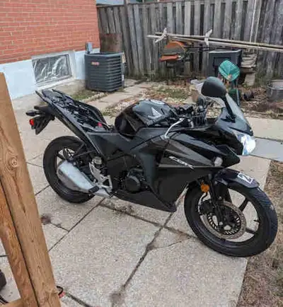 2012 Honda CBR 125r for sale. Selling my 2012 Honda CBR 125r, I've had it for a while and I'm lookin...