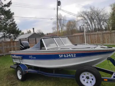 Custom boat cover for a 1994 aluminum craft trophy series boat. Made by Dufort industries in Winnipe...