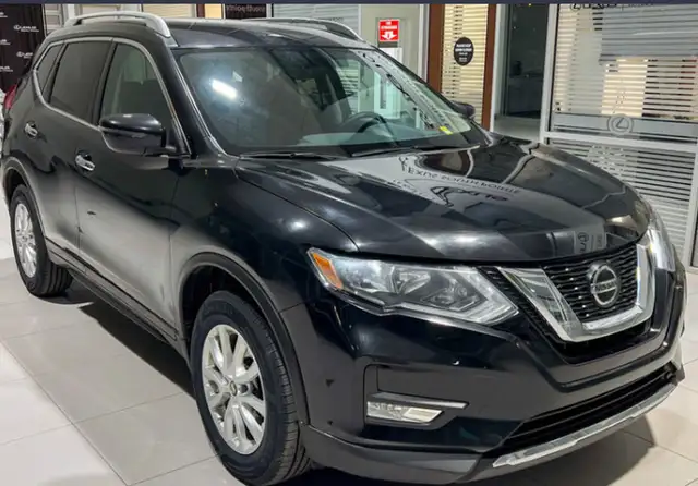  2018 Nissan  rogue AWD Beautiful in Cars & Trucks in Winnipeg - Image 3