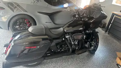 I’m listing my 2024 Road Glide with Stage 1 I bought it brand new and I just don’t have the time to...