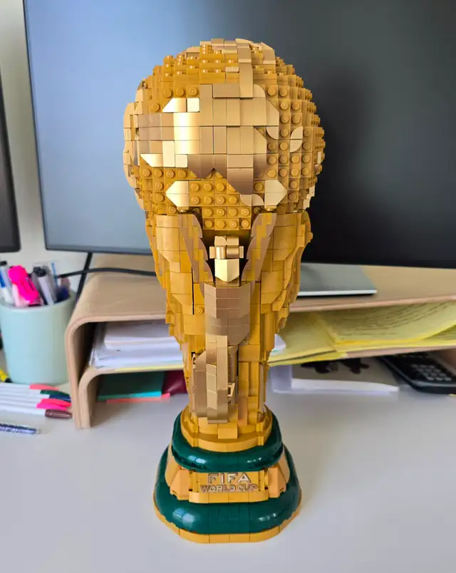 LEGO Editions FIFA World Cup Official Trophy - 43020, completed