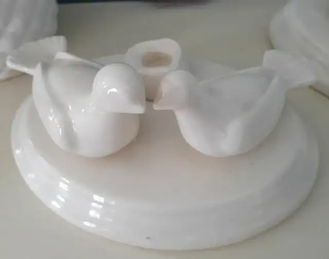 Pair of white porcelain bird couple candle holders in Arts & Collectibles in Markham / York Region - Image 2